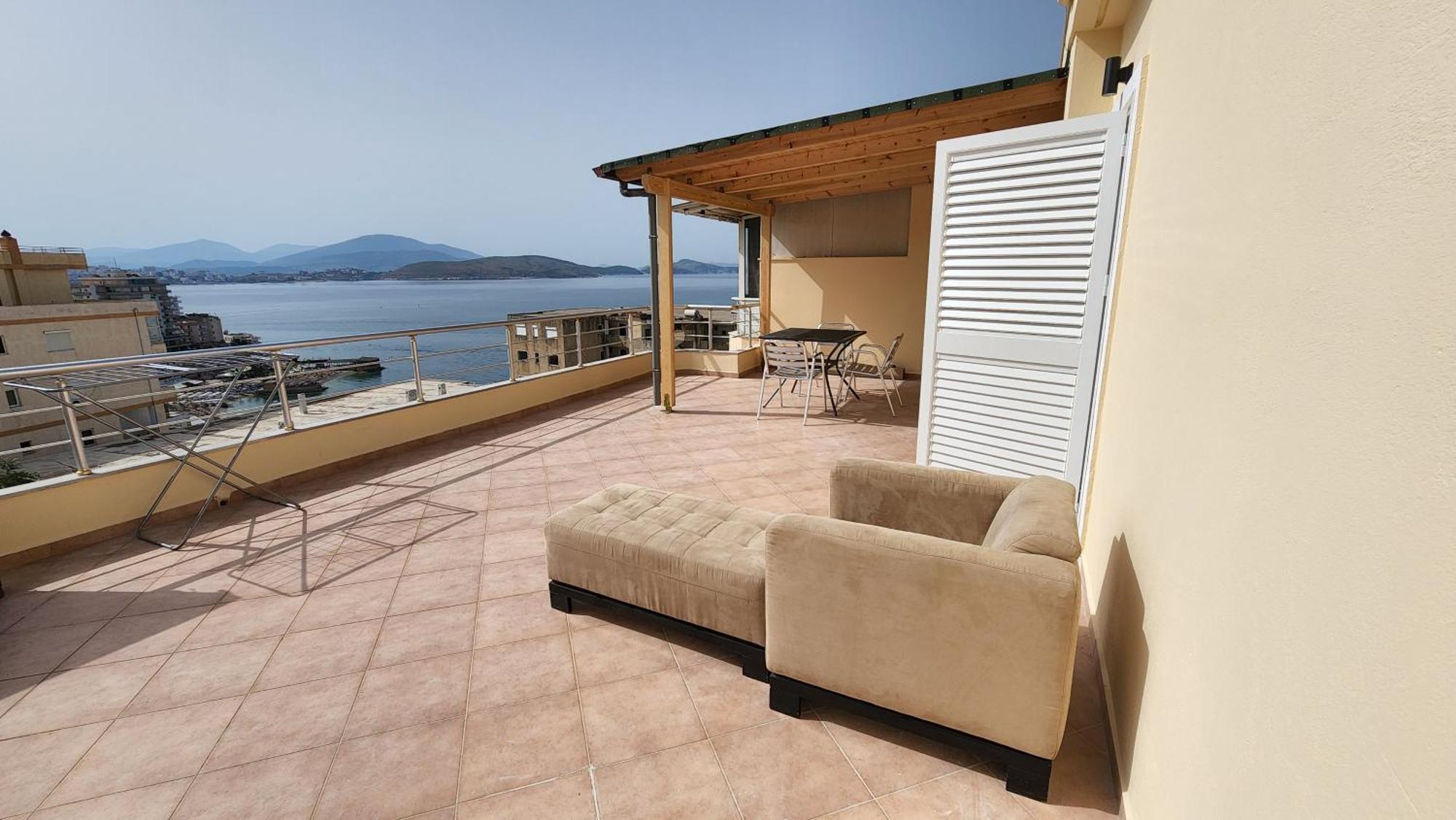 Glen'S Rooftop Sarandë Esterno foto