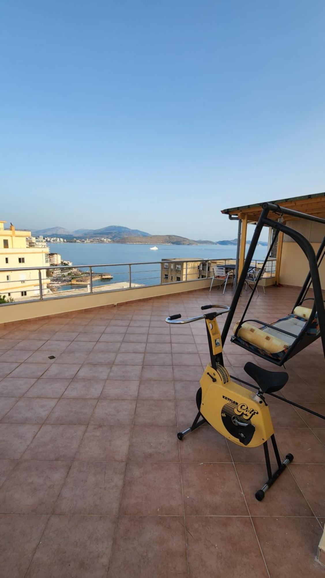 Glen'S Rooftop Sarandë Esterno foto